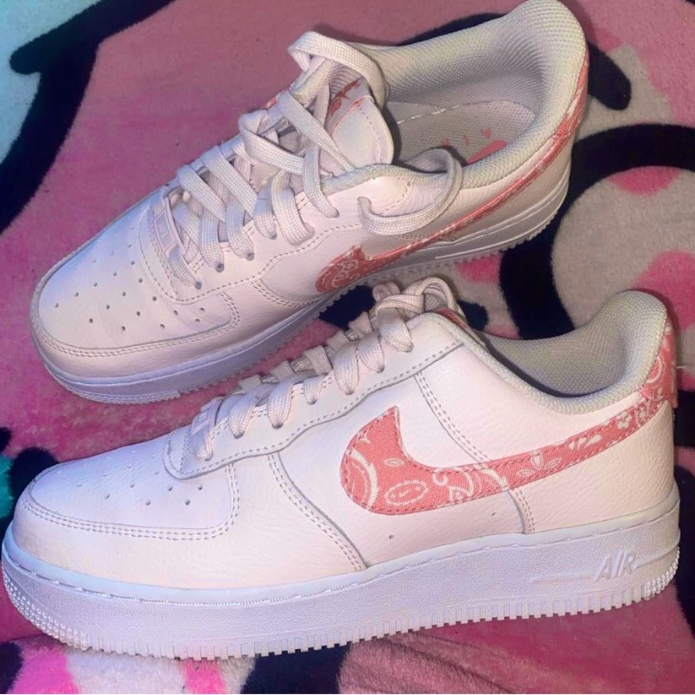 Nike Air Force 1 Low '07
Paisley Pack Pink (Women's)